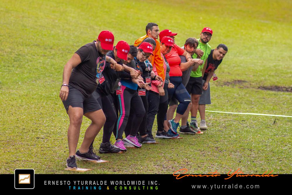 Dinámicas lúdicas y experiencias vivenciales de Team Building Group que fortalecen la comunicación y la cohesión del equipo